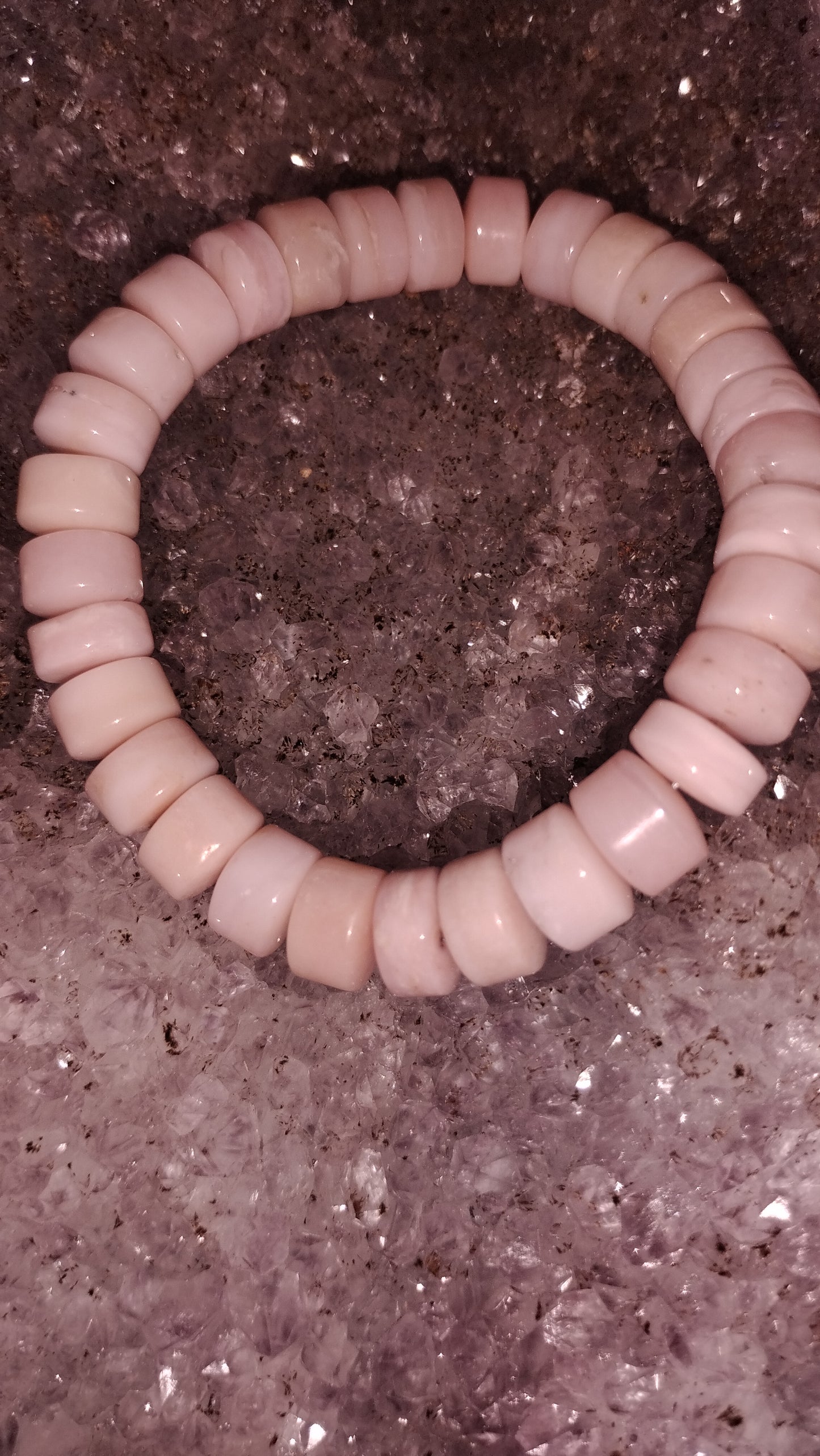 🌸 Unčí Háŋwi Ožúha
Grandmother Moon Bracelet